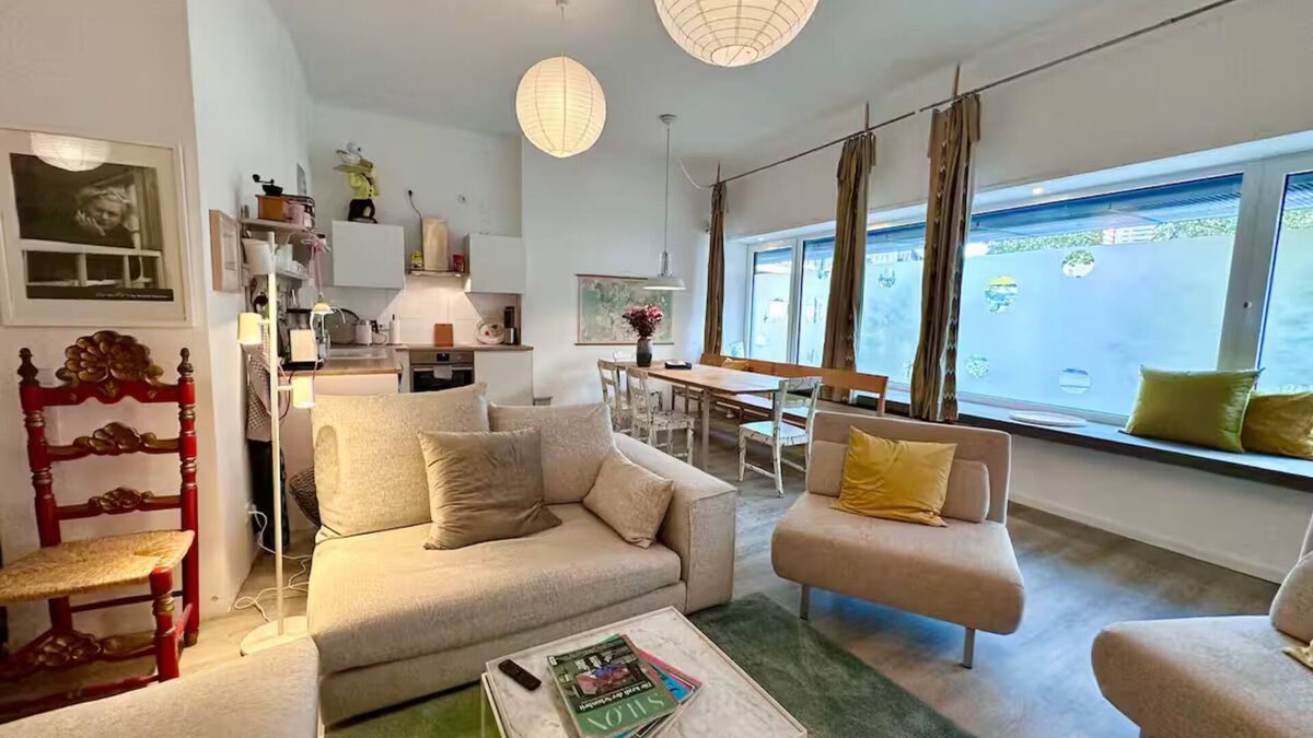 Altstadt-Nord Apartment | Quiet city oasis at Central Station