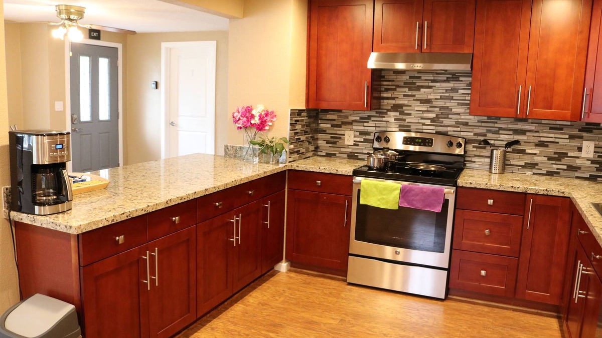 Haller Lake House | Quiet Clean and Comfortable Room
