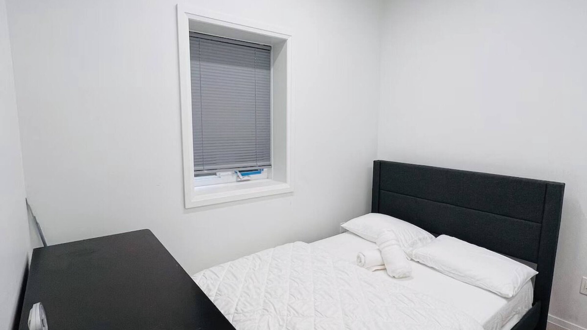 Oakridge House | Quiet Comfort Space in Cheap Price