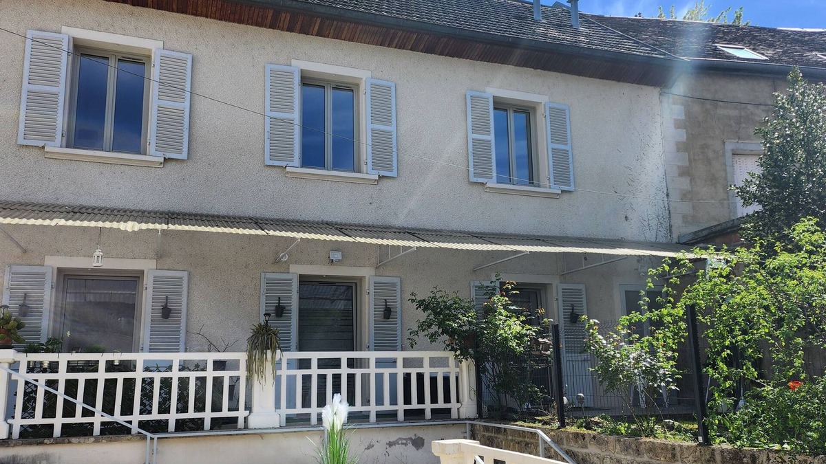 Salins-les-Bains Apartment | Quiet, comfortable apartment overlooking the fort. Close to the spa