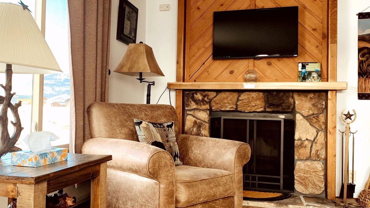Horse Butte Condo | Quiet - Comfortable - Clean - Accommodation for 4 - Only minutes from YNP