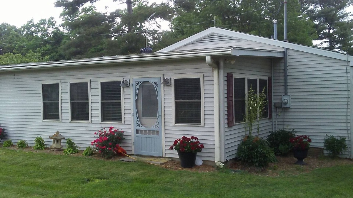 Versailles Cottage | Quiet, Comfortable Cottage