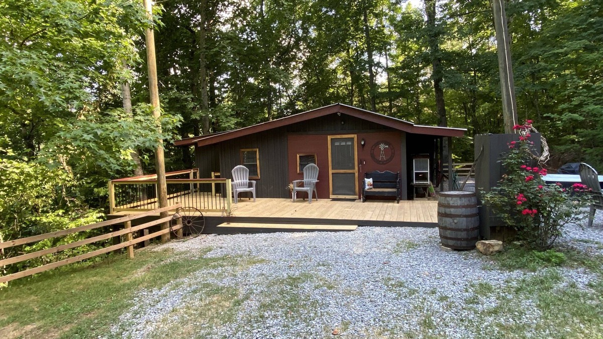 Ten Mile Cabin | Quiet comfortable mountain rest cabin getaway- with Fast 500 mbps wifi