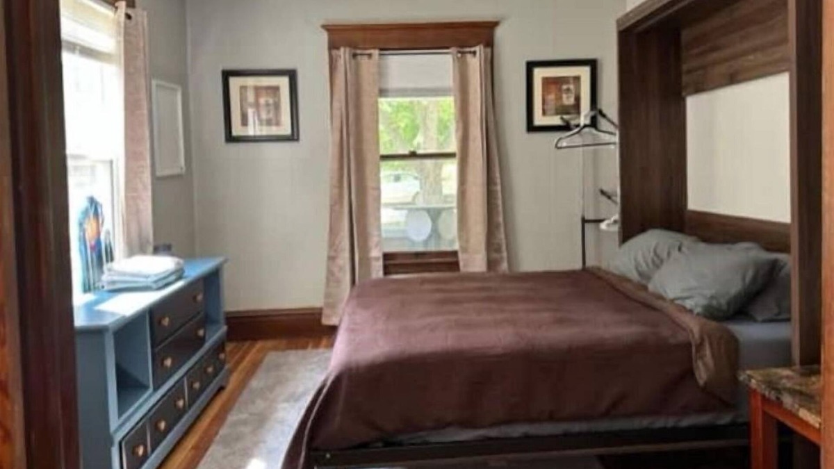 Midtown House | Quiet, Comfortable, Close.