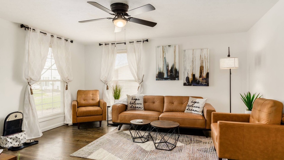 Columbus House | Quiet Comfy 3Bd/2B Home w/Hot Tub, Deck & Fire Pit
