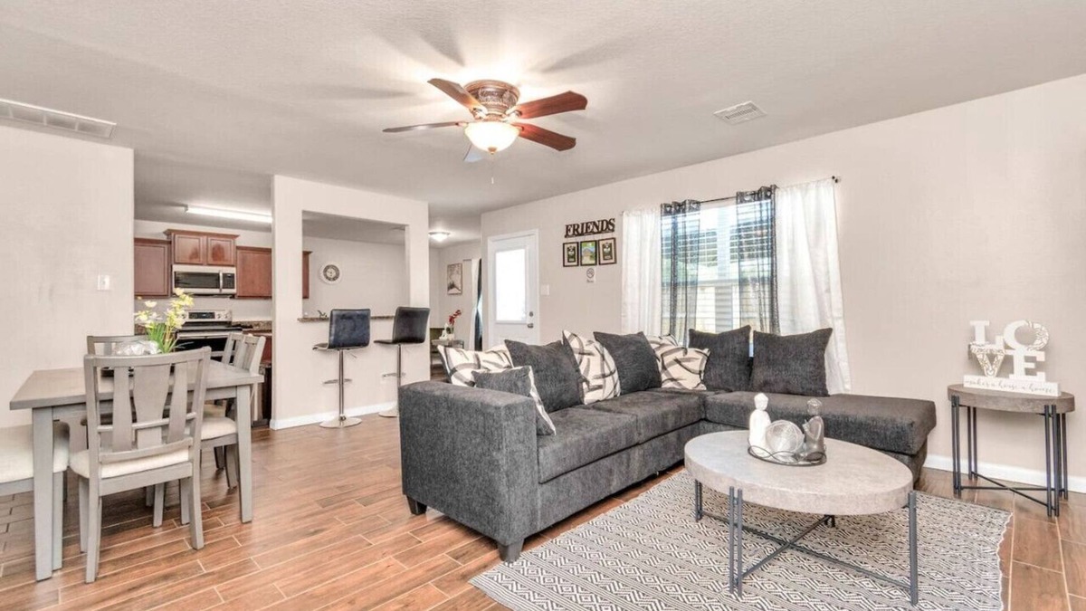 Southeast Houston House | Quiet Comfy Home near Hobby Airport