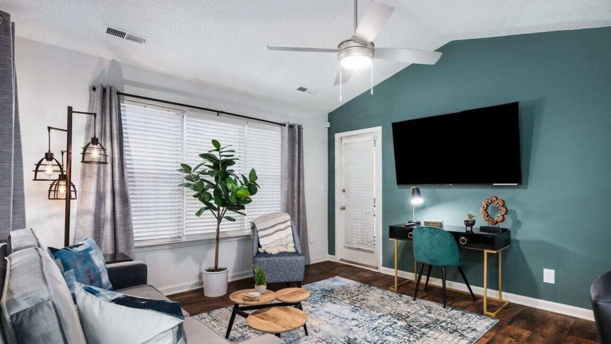 Meadowbrook Apartment | Quiet Community | Top Floor | Fast WiFi