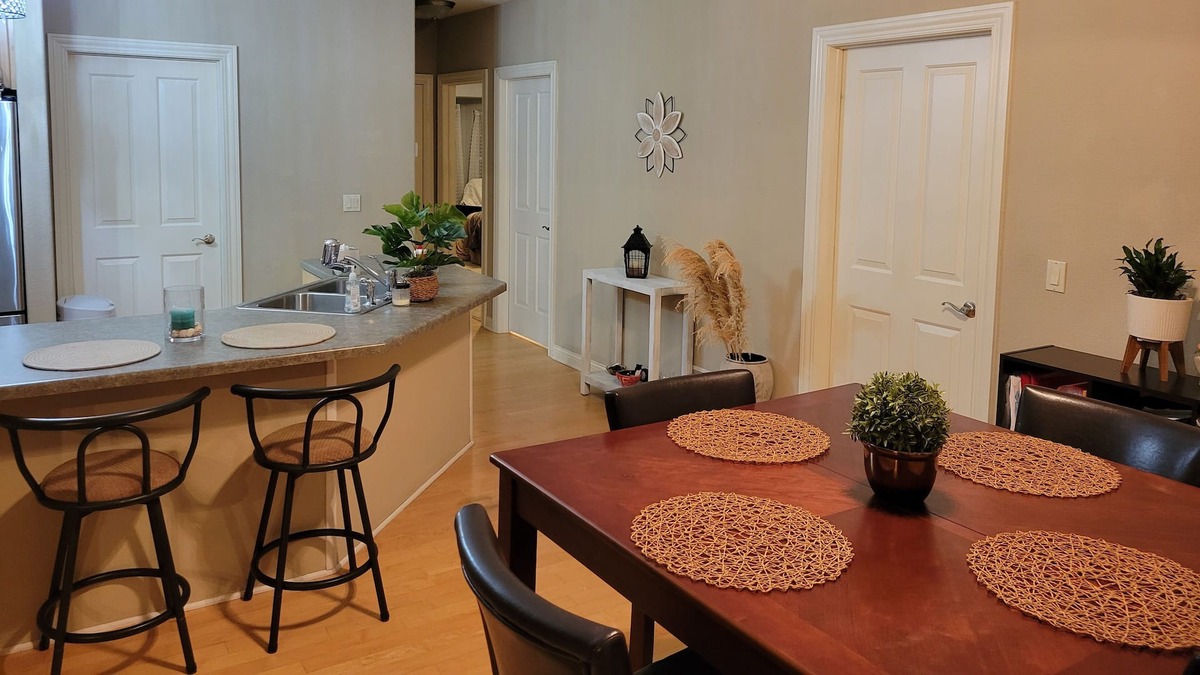 Slinger Condo | Quiet condo stay w/easy access to 41 to Milwaukee or Appleton.