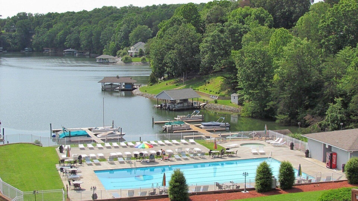 North Shore Condo | Quiet condo (Striper's Landing) on Smith Mountain Lake-RELAX AND REFRESH!