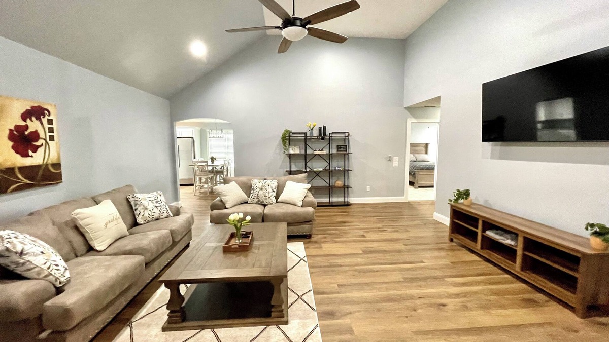 Bowling Green House | Quiet, Convenient, Spacious, and Fully Equipped