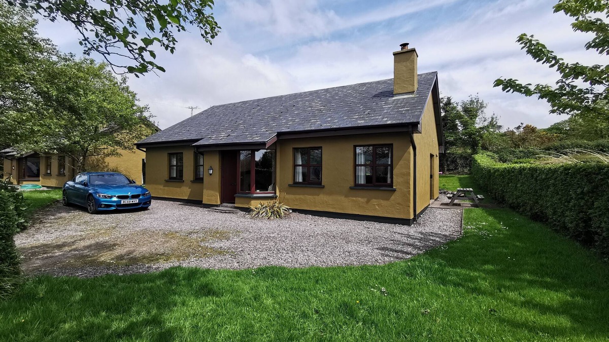 Dingle Cottage | Quiet cosy hideaway cottage in Dingle