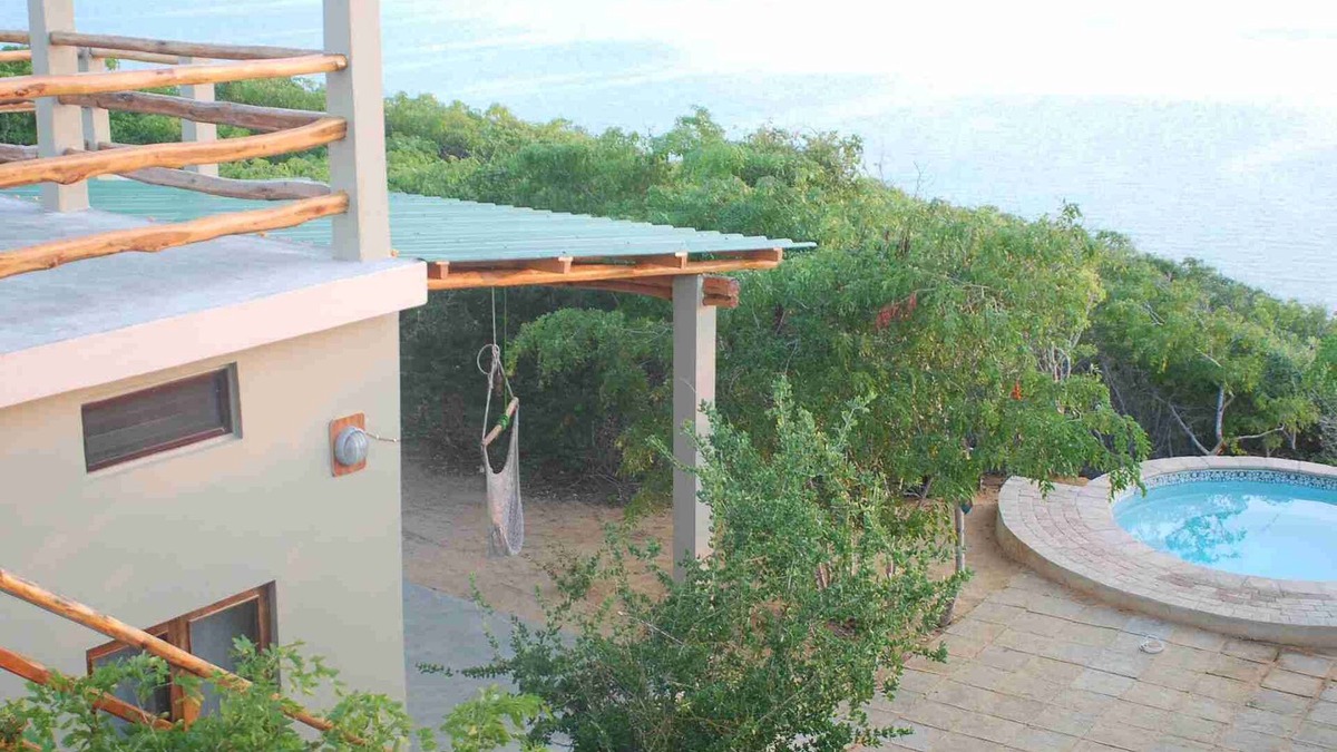 Vilanculos Cottage | Quiet cottage in bush overlooking Bazaruto Archipelago