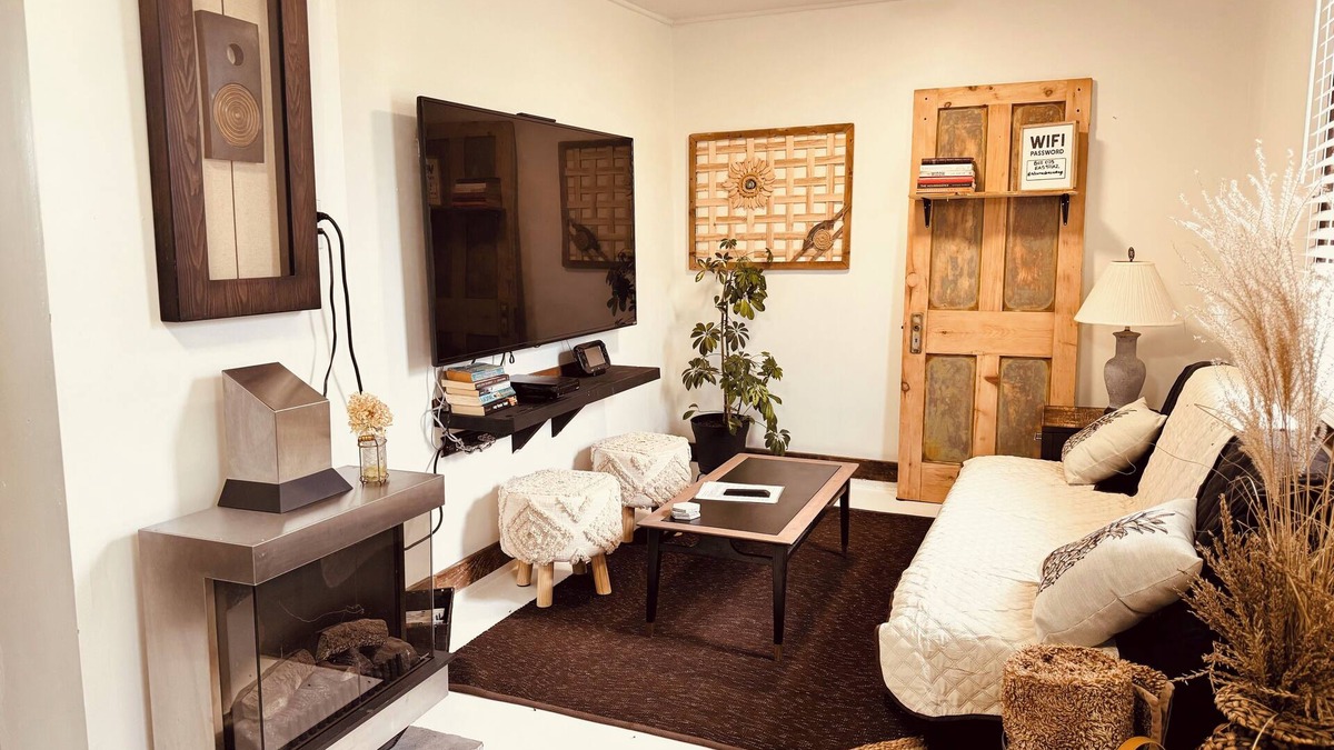 Delhi Cottage | Quiet Cottage Near Turkey Point and Port Dover
