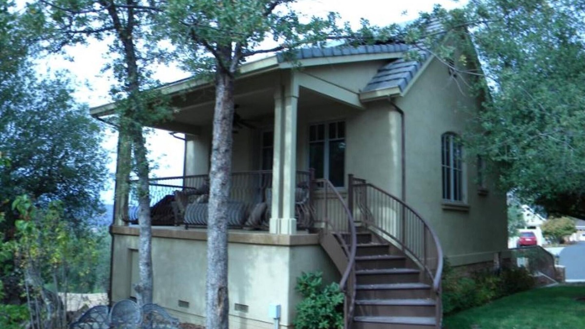 Altaville Cottage | Quiet Cottage On The Golf Course