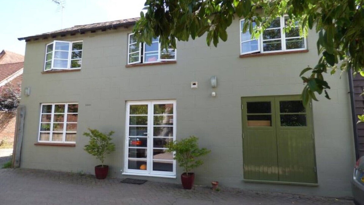 Abbess Roding Cottage | Quiet cottage very close to village centre and ameneties.
