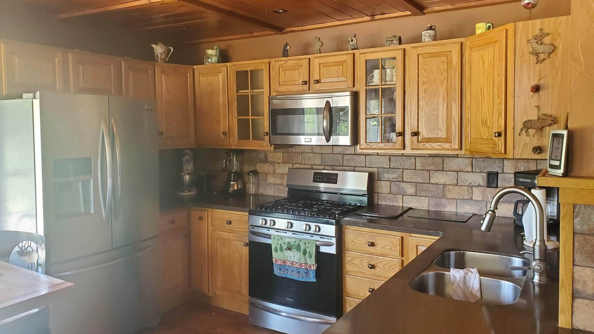 Dorset Cabin | Quiet Country Cabin close to Lake Erie, Interstate, and Ohio line