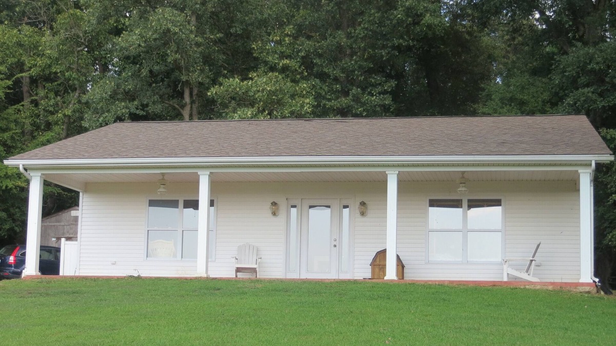 Cunningham Cottage | Quiet Country Cottage on Family Farm, 30 min from Paducah