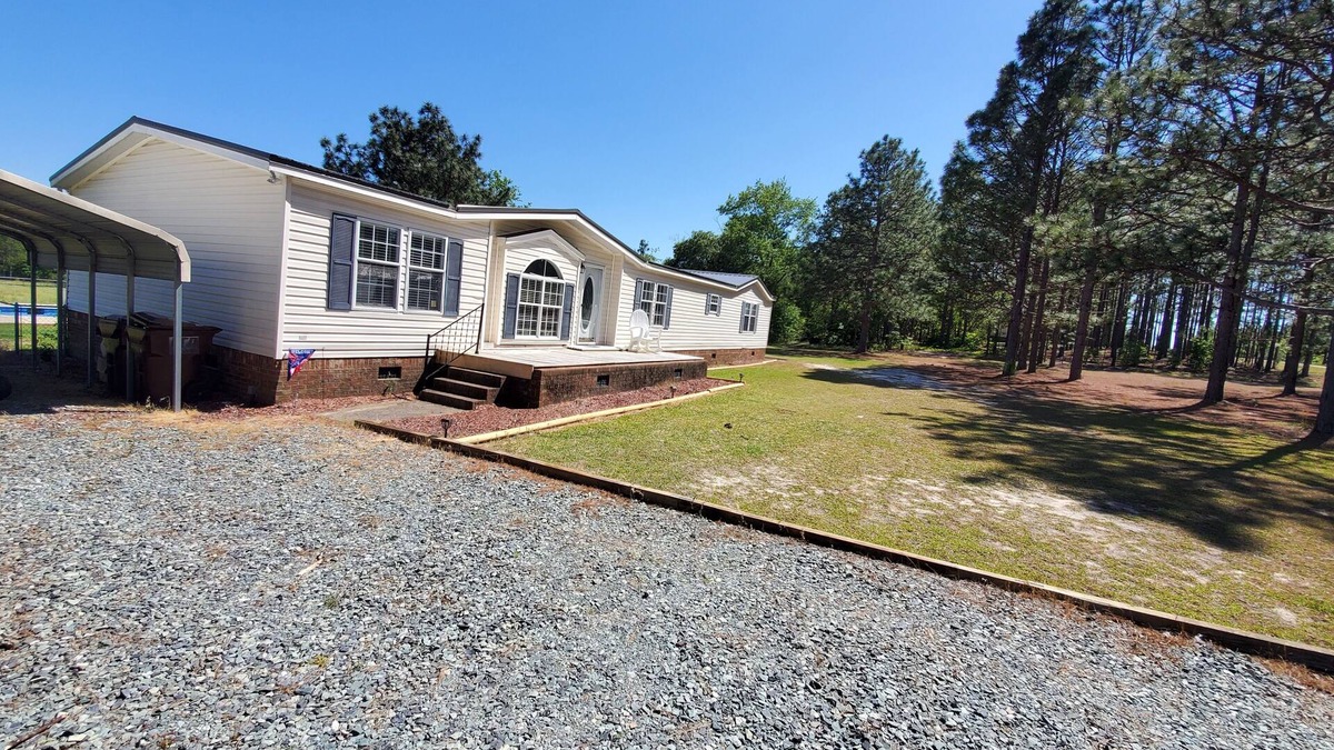 Aberdeen House | Quiet country living only minutes from town & golf.