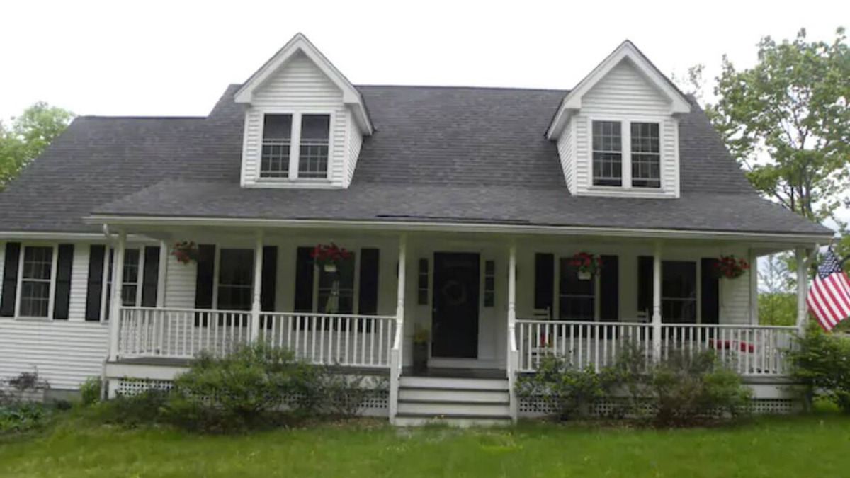Hillsboro House | Quiet Country near lakes, trails, Hiking, Skiing and snowboarding