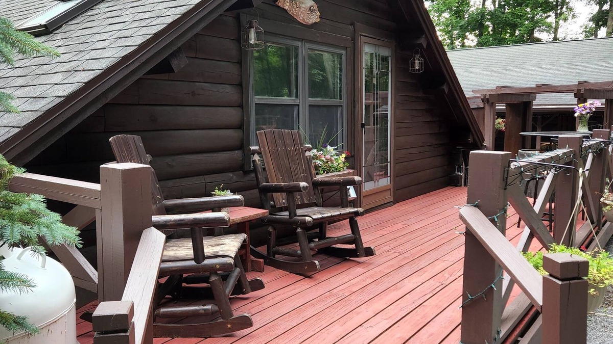Munnsville Cabin | Quiet country setting awaits you!