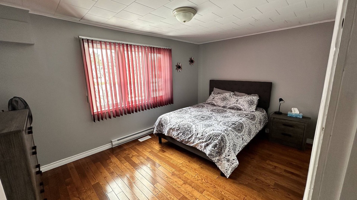 Stephenville House | Quiet Country style living, your home away from home.