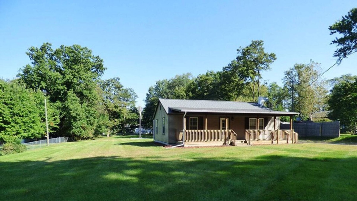 Niles House | Quiet, cozy 2 bedroom home with covered porches but only minutes from South Bend