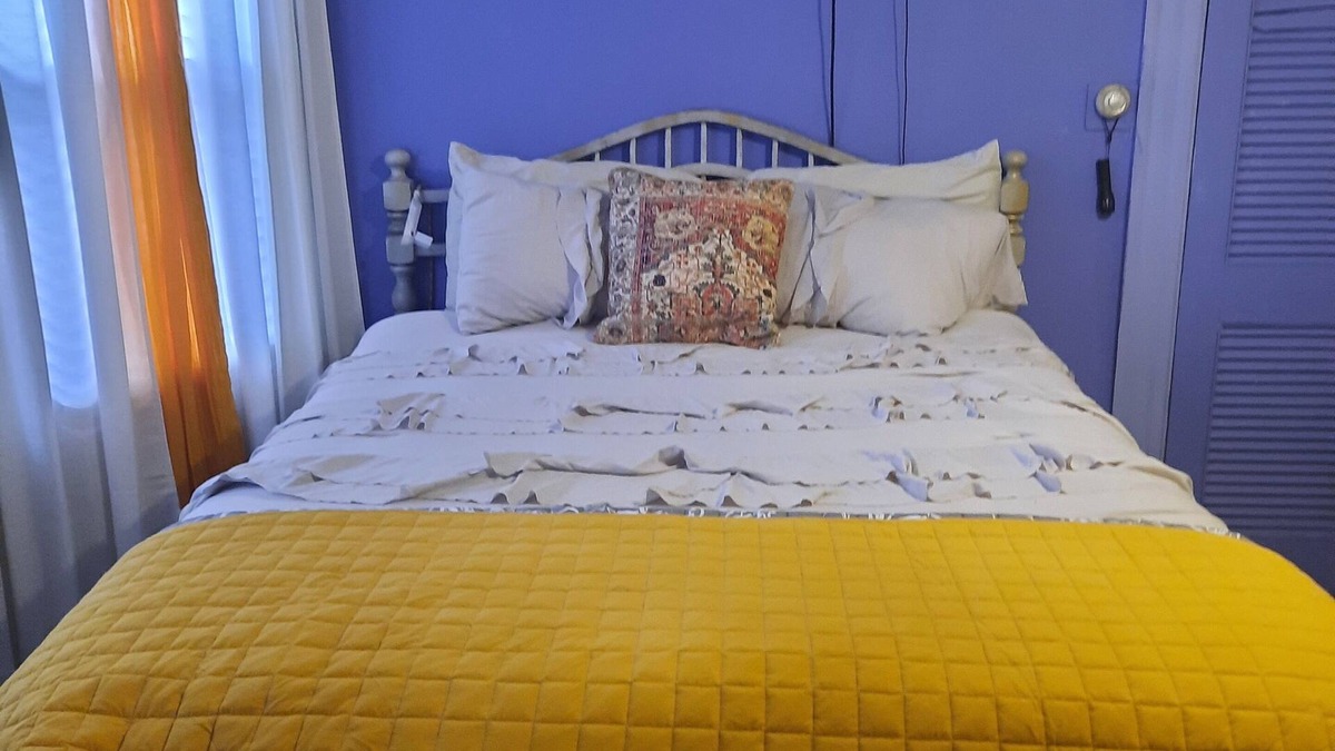 New Britain House | Quiet, Cozy, and relaxing