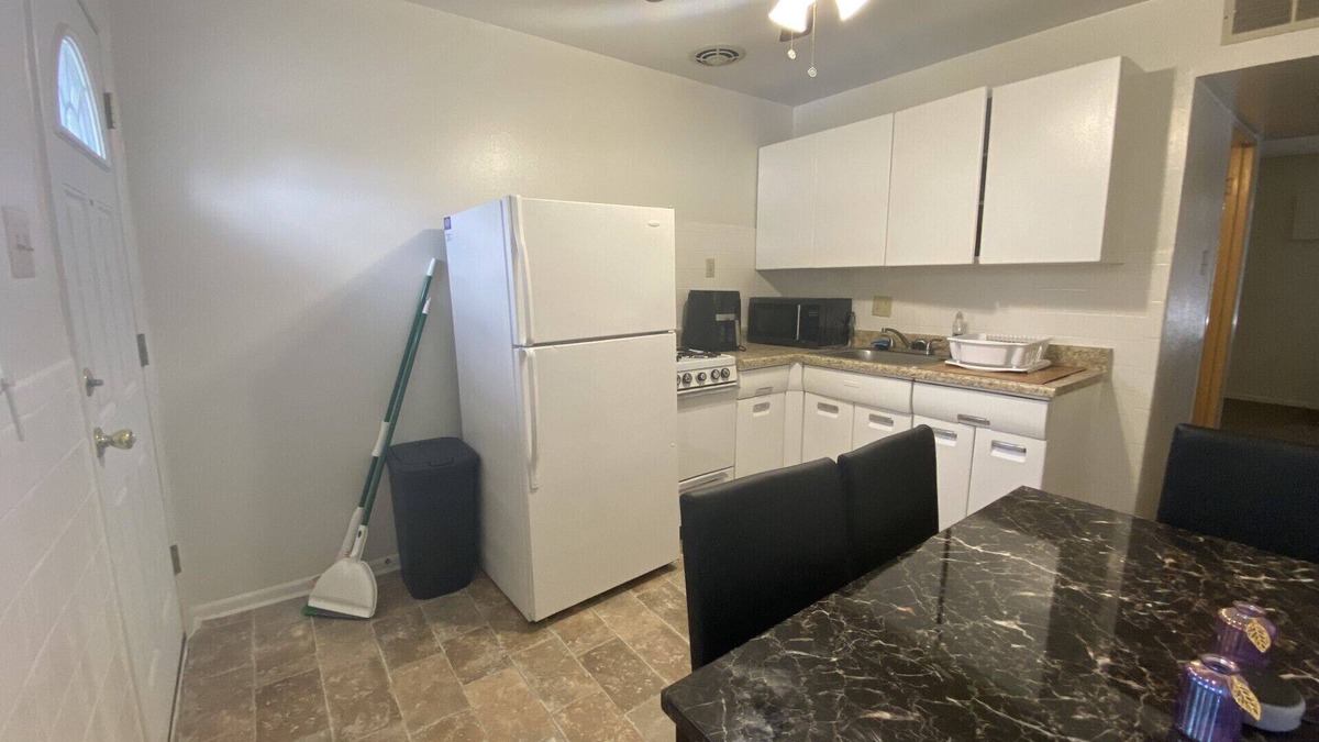 Florissant Apartment | Quiet cozy apartment right off the highway! Next to 3 shopping plaza’s!