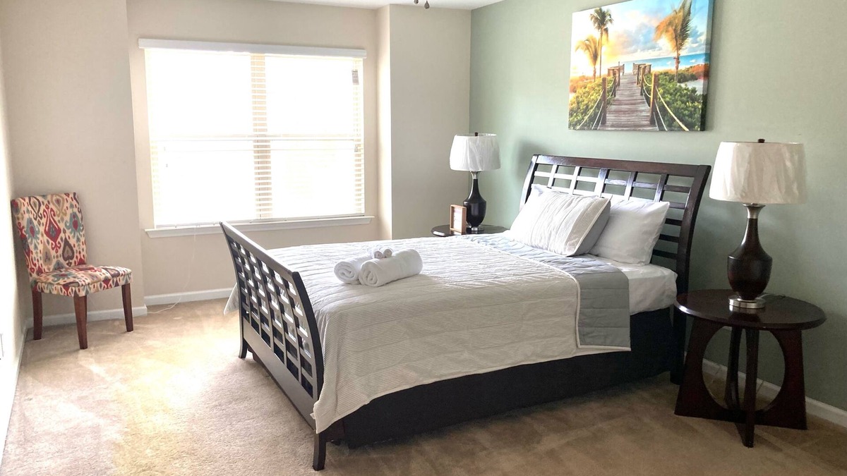 Huntcliff House | Quiet Cozy Home Minutes Away From Downtown