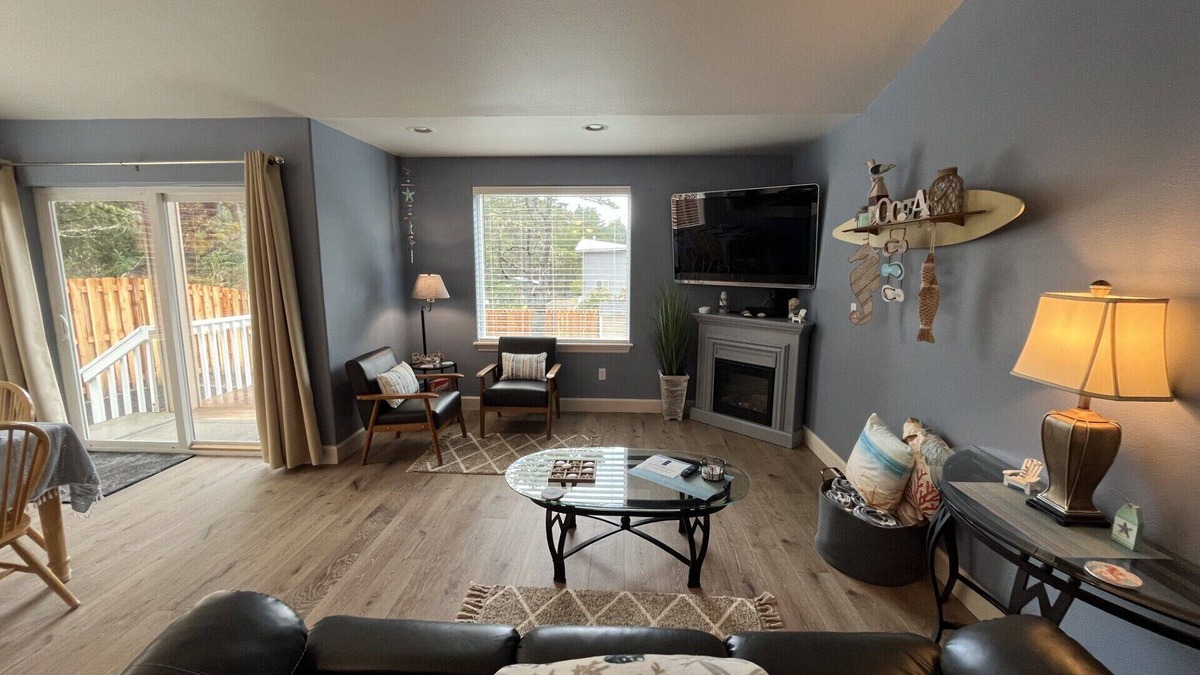 Cohassett Beach House | Quiet, cozy house in Westport near the beaches, downtown, fishing docks/marina.