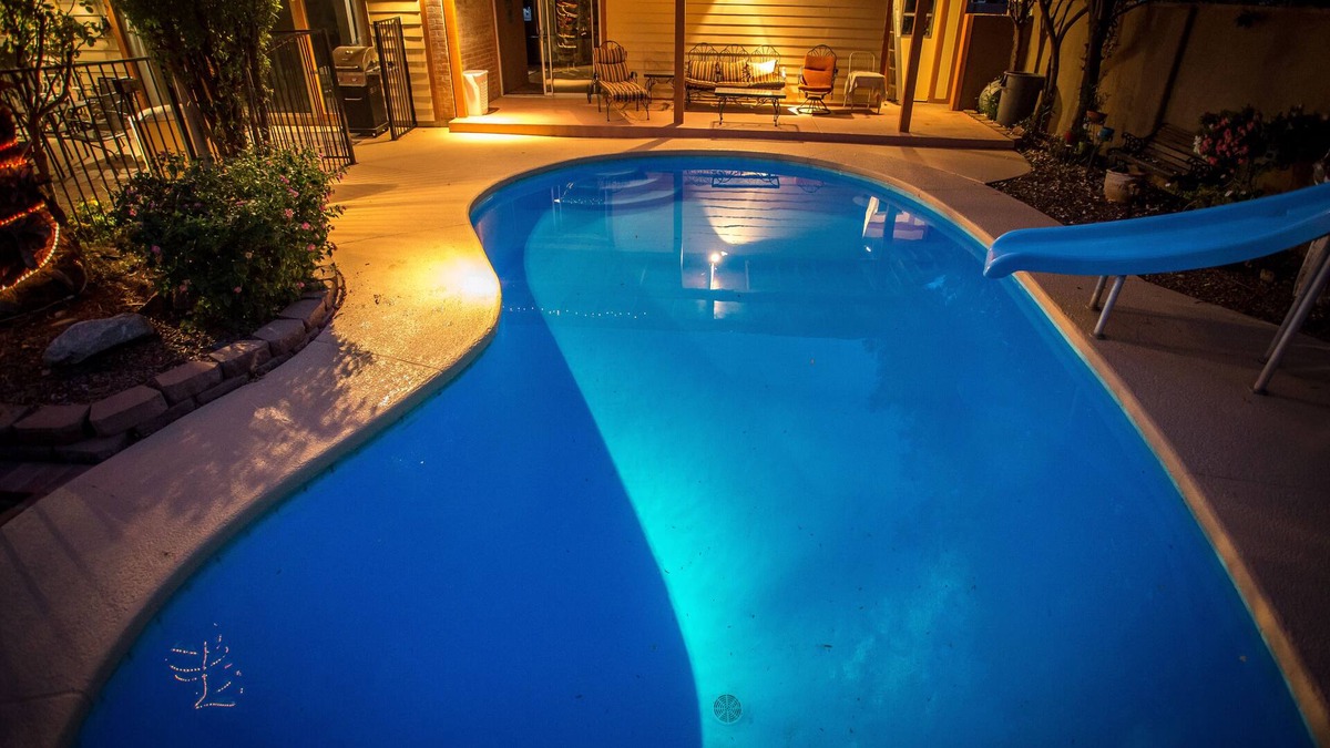 Tucson House | Quiet & Cozy Large home with big backyard & Pool