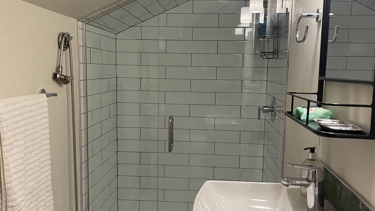 Springfield Apartment | Quiet & cozy loft apartment only minutes to downtown Springfield and U of O.