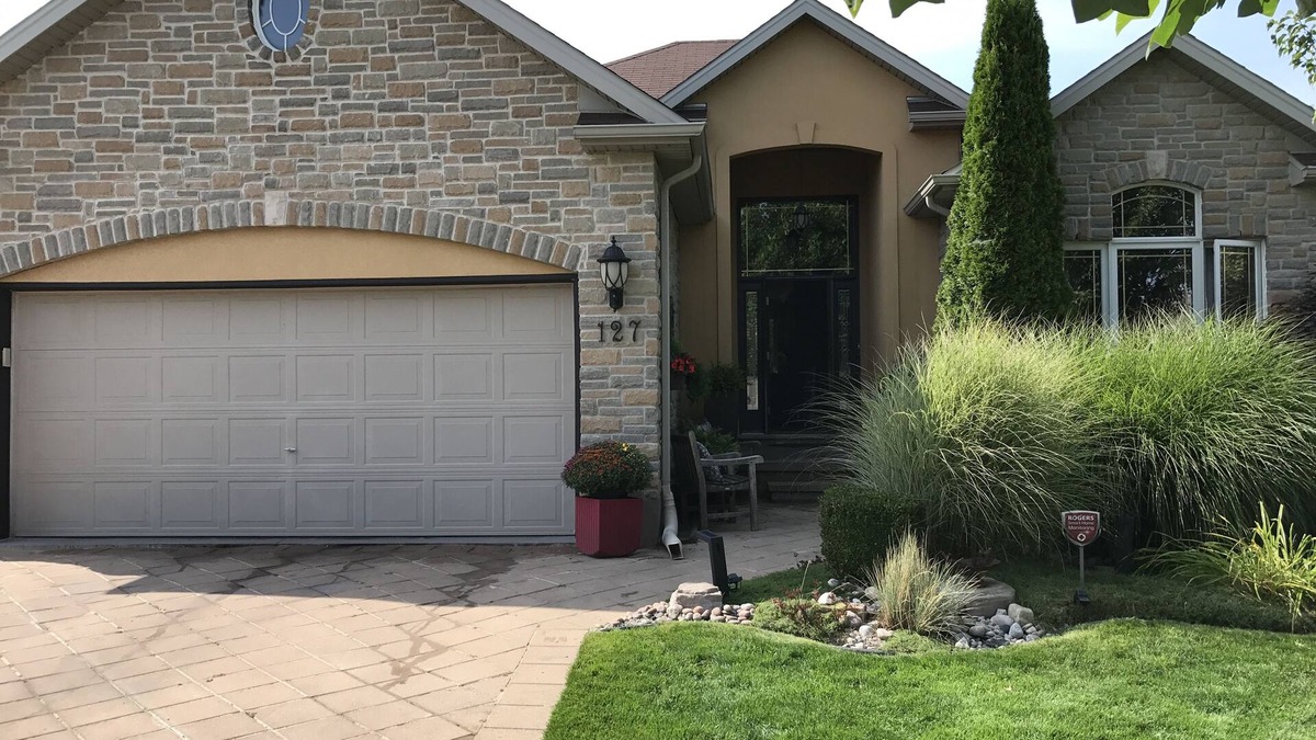 London House | Quiet Cozy Luxury Riverview with Hot Tub