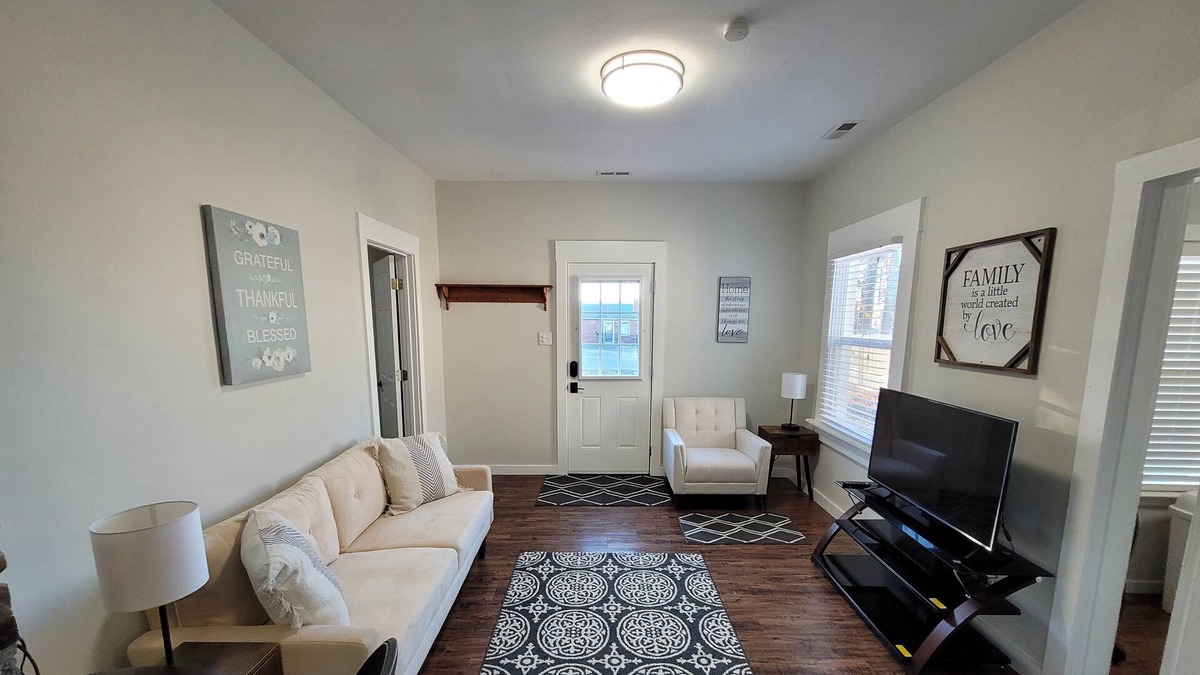 South Richmond House | Quiet Cozy Modern Oasis Minutes To Downtown RVA!