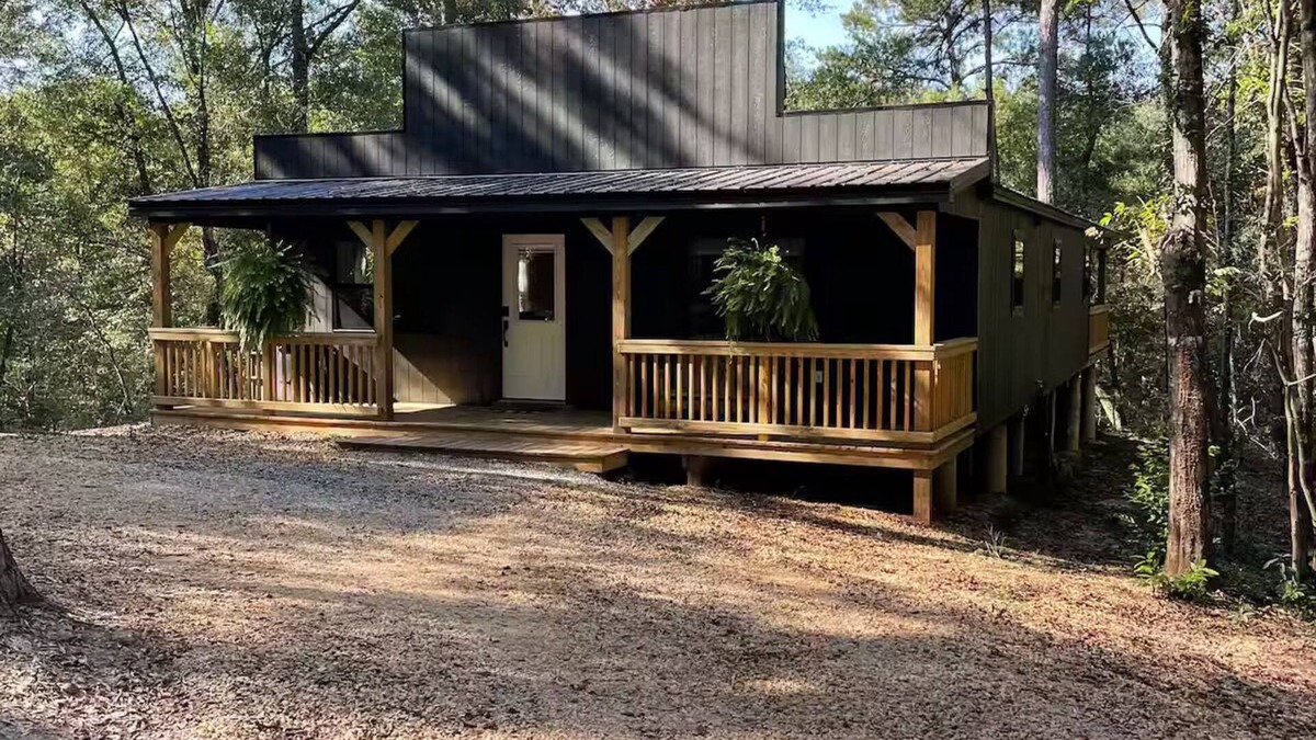 Taylorsville House | Quiet, Creekside Home with Rain Spa Showernn