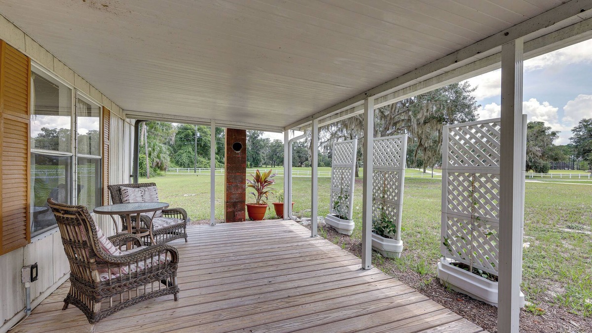 Pomona Park House | Quiet Crescent City Home w/Fire Pit, Boat Parking