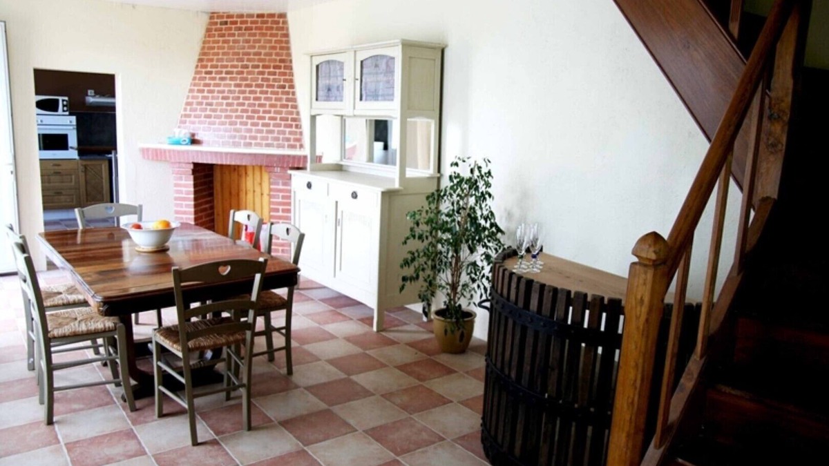 Montpon-Menesterol House | Quiet detached house with covered terrace, 400 meters from the river