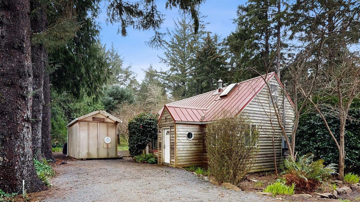 Otter Rock Cabin | Quiet, Dog-Friendly Cabin Close to the Beach with WiFi and Tons of Character