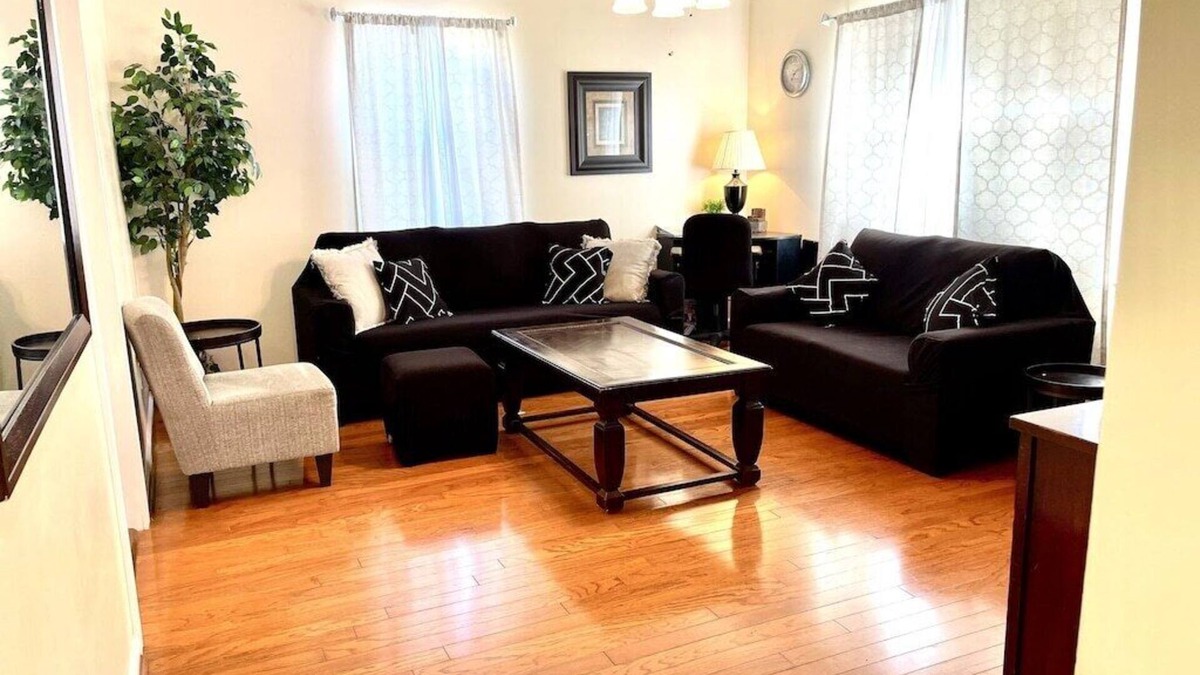 Havelock House | Quiet & Downtown Smart TVs in all bedrooms, minutes from base.