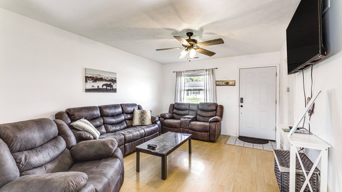 Dry Ridge House | Quiet Dry Ridge Home w/Yard - Near Ark Encounter!