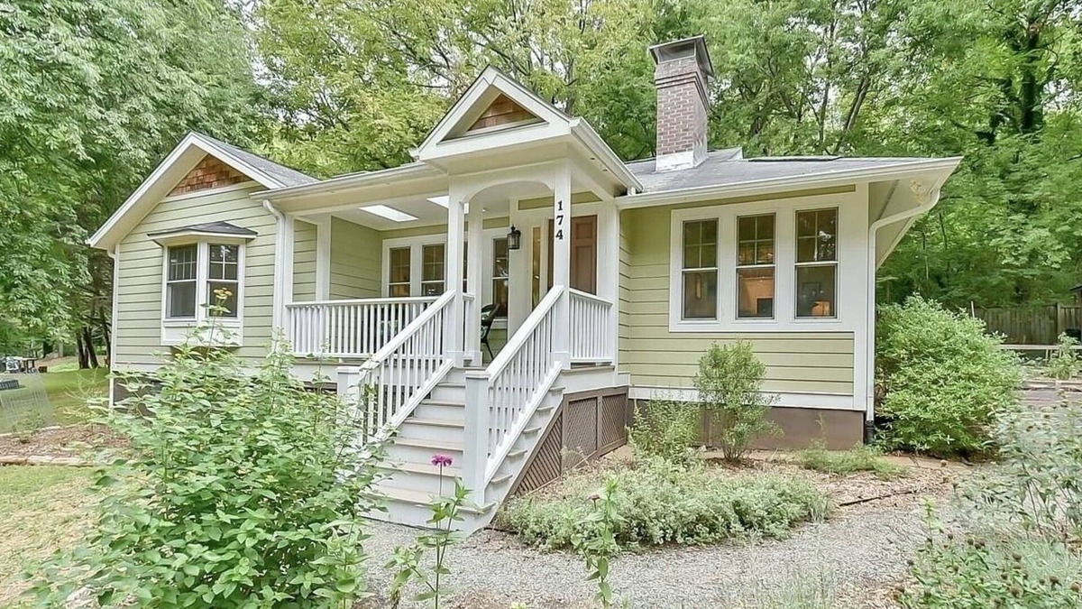 Pittsboro House | Quiet, elegant cottage just steps from downtown Pittsboro—minutes to Jordan Lake