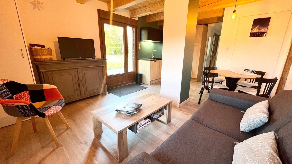 Le Tholy Apartment | Quiet & Elegant Getaway: Modern Farmhouse with Terrace, Trails & No Overlook