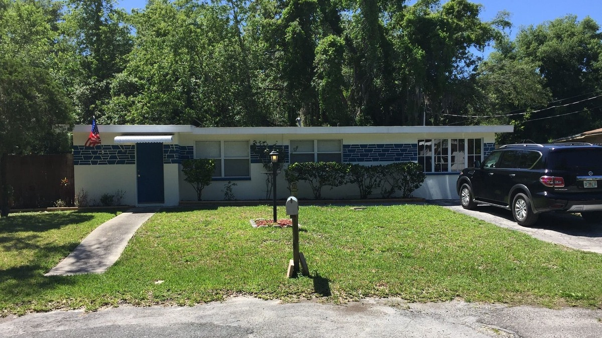 Gulf Coast Acres House | Quiet family bungalow on a quiet street near everything.