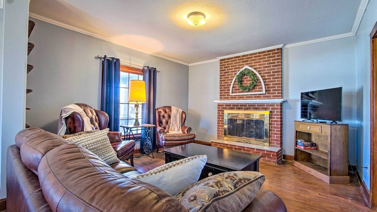 Osage City House | Quiet Family Home - 12 Miles to Pomona State Park!