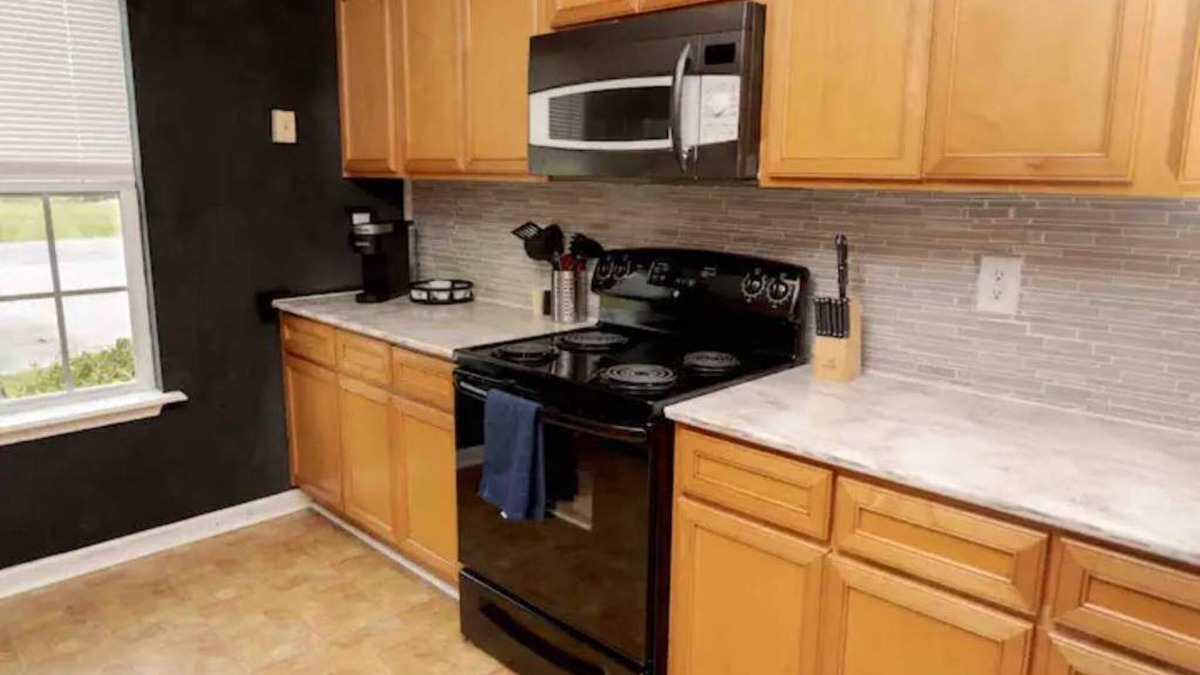Valdosta Apartment | Quiet Family Sized Duplex in a Quiet Subdivisionn20 minutes from Wild Adventures
