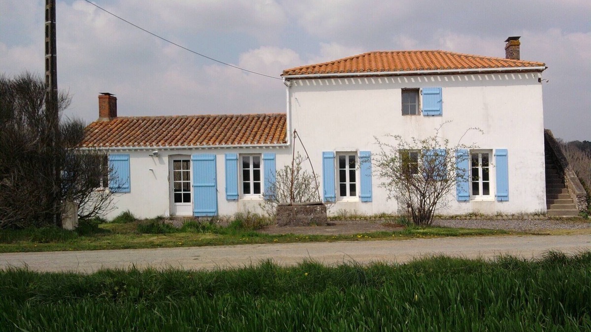 Brem Sur Mer Other | Quiet farmhouse for 10/12 near the sea