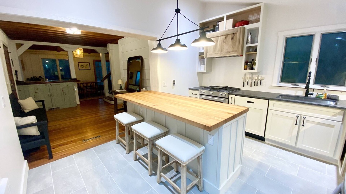 Roseland House | Quiet farmhouse with pond, trails, hot tub, close to skiing and breweries