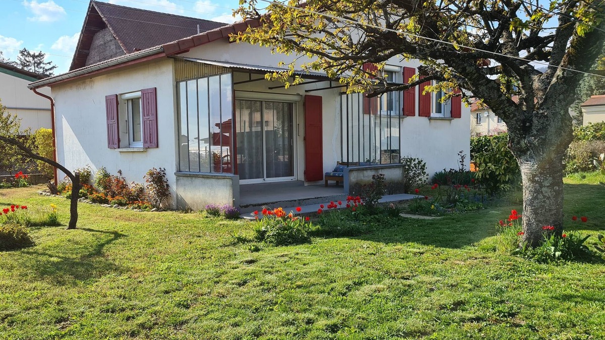 Le Grand-Lemps House | Quiet, flower-filled house in the countryside, good location, easy access