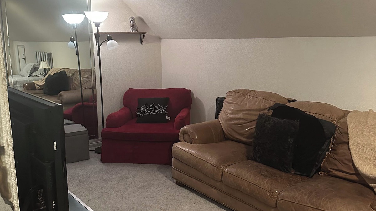 Voth Apartment | Quiet garage apartment in the country/ideal for working trip