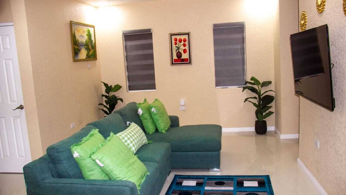 Havendale Apartment | Quiet, gated, and centrally located modern apartment with scenic mountain views.
